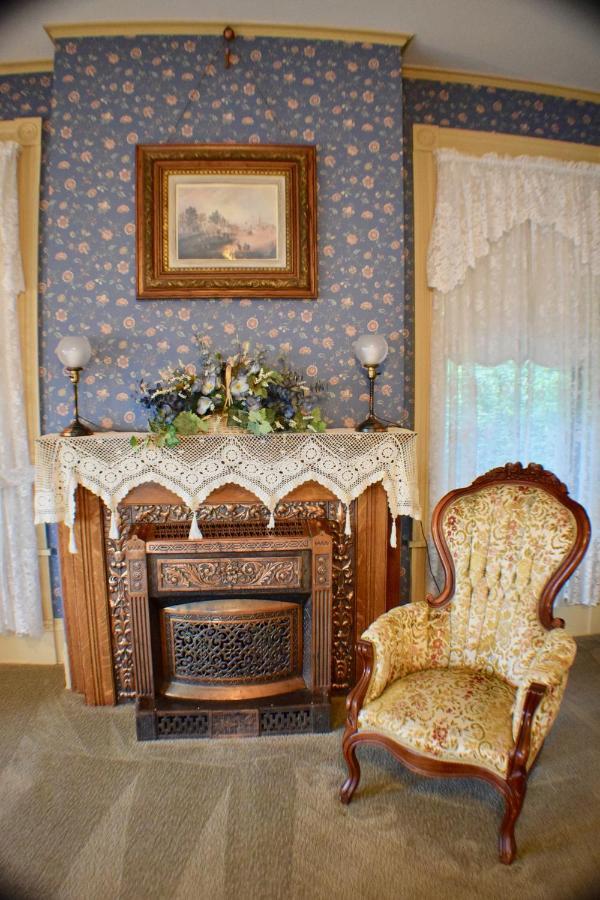 The Hancock House Bed & Breakfast Inn Dubuque Extérieur photo