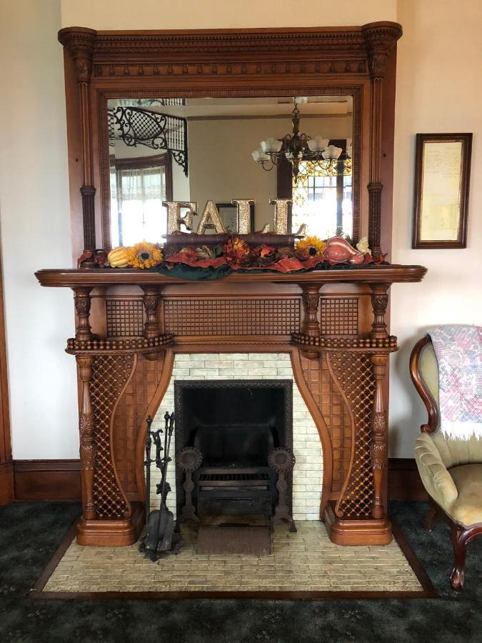 The Hancock House Bed & Breakfast Inn Dubuque Extérieur photo