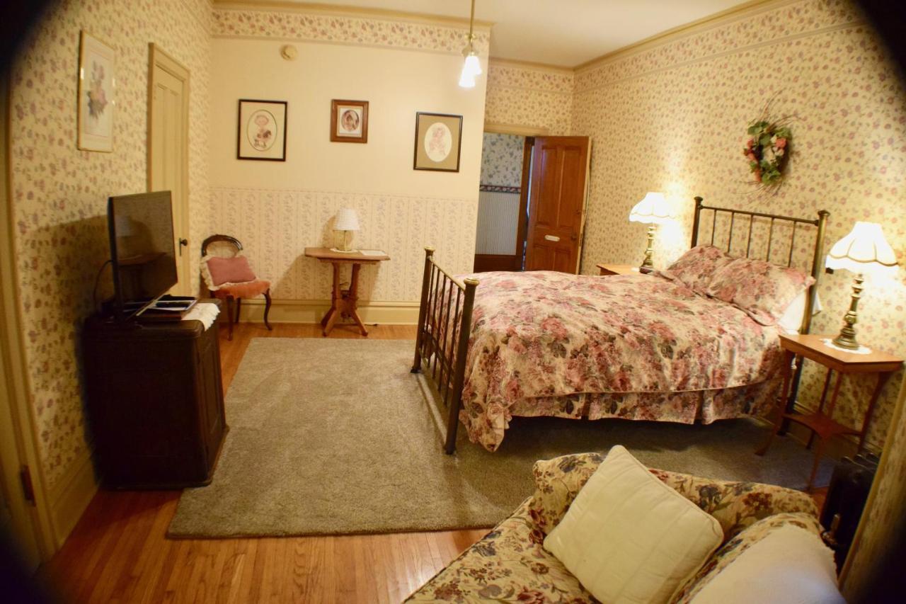 The Hancock House Bed & Breakfast Inn Dubuque Extérieur photo