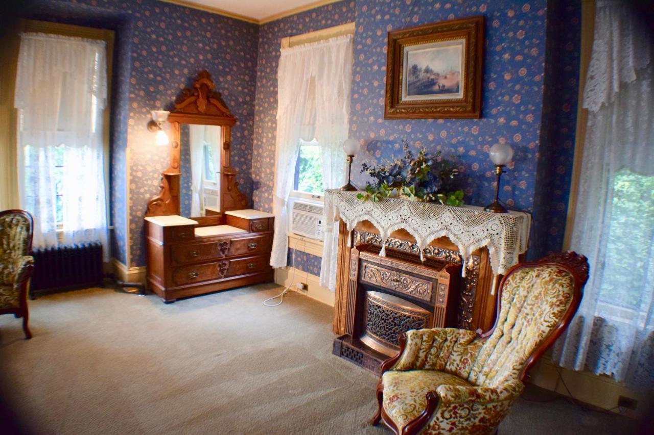 The Hancock House Bed & Breakfast Inn Dubuque Extérieur photo