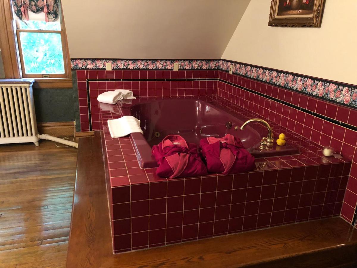 The Hancock House Bed & Breakfast Inn Dubuque Extérieur photo