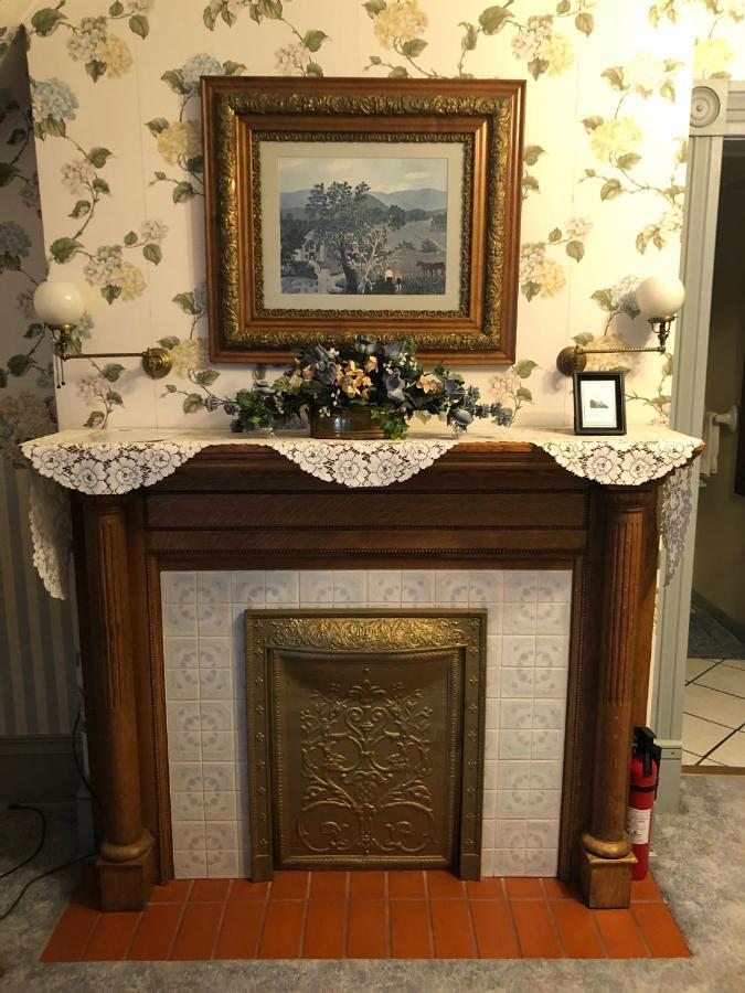The Hancock House Bed & Breakfast Inn Dubuque Extérieur photo