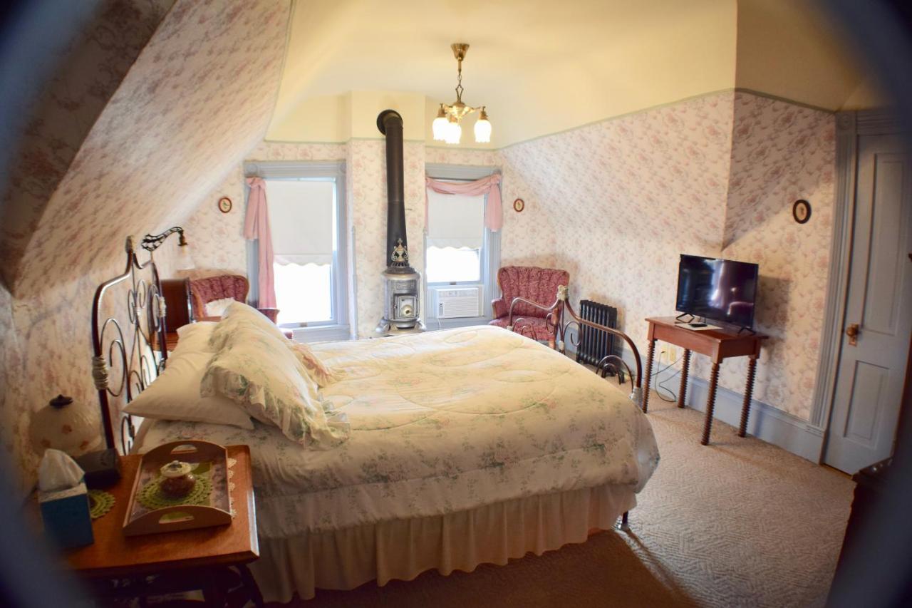 The Hancock House Bed & Breakfast Inn Dubuque Extérieur photo