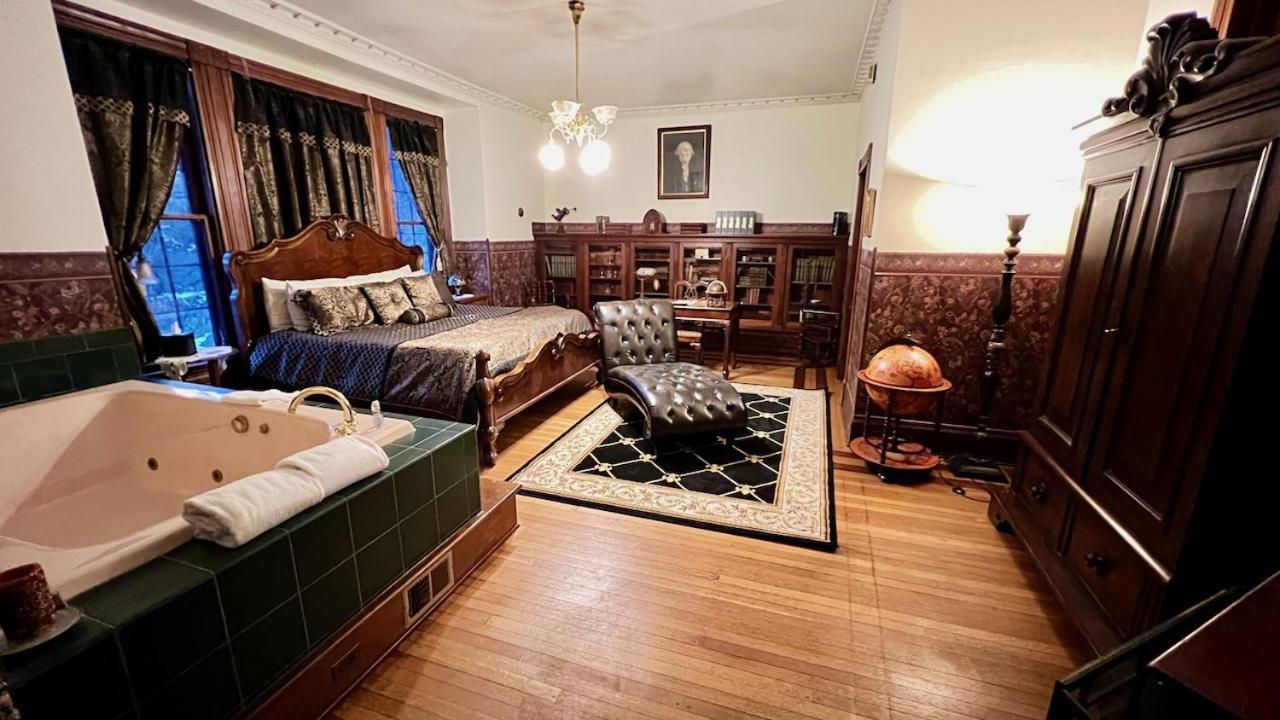 The Hancock House Bed & Breakfast Inn Dubuque Extérieur photo