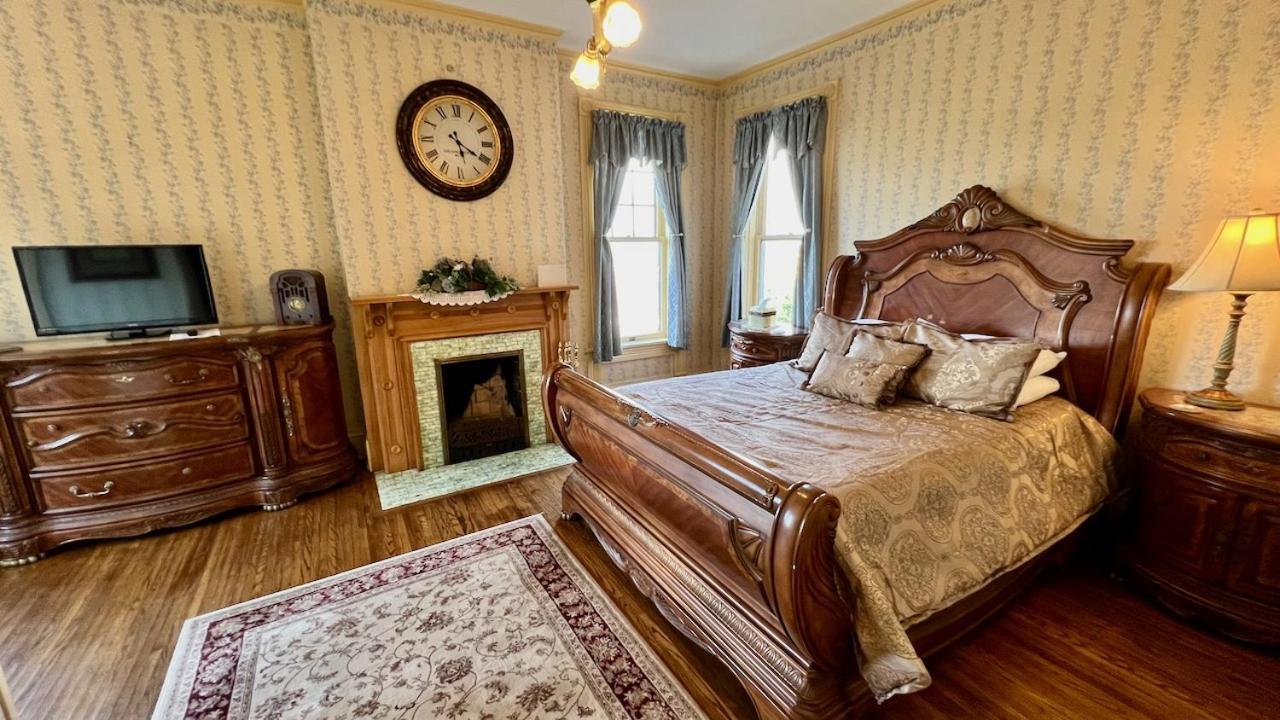 The Hancock House Bed & Breakfast Inn Dubuque Extérieur photo