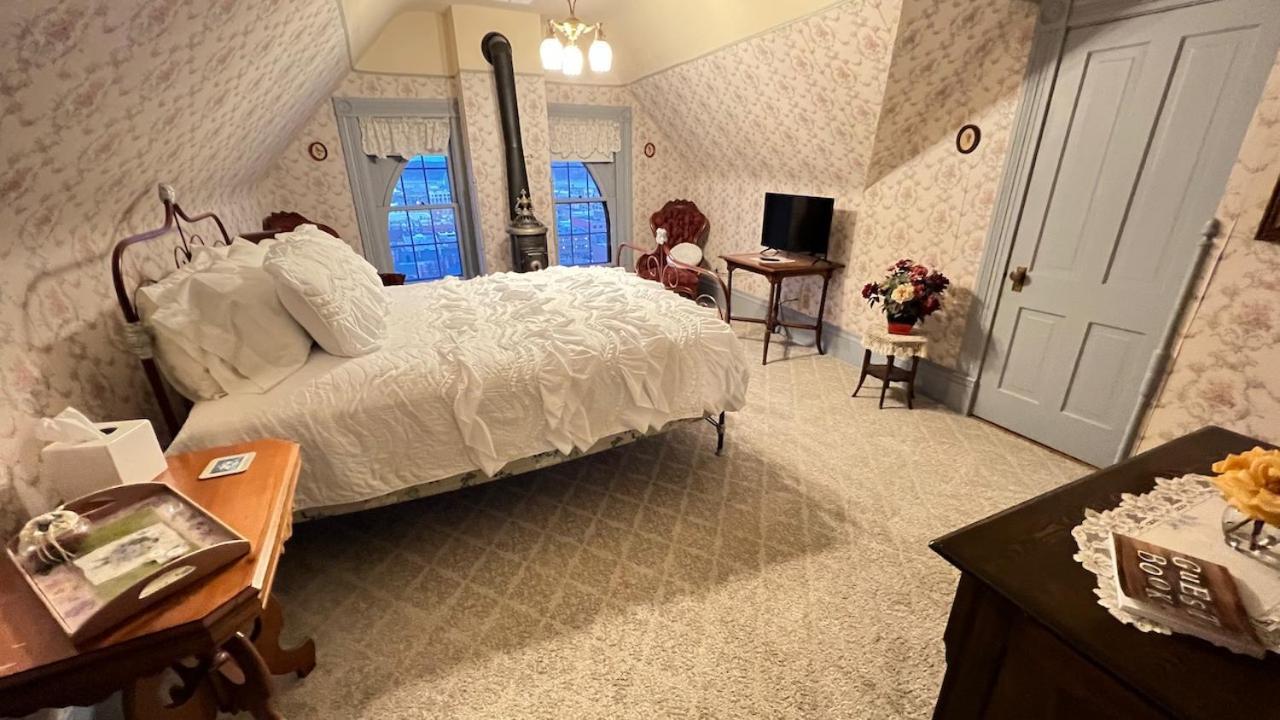 The Hancock House Bed & Breakfast Inn Dubuque Extérieur photo