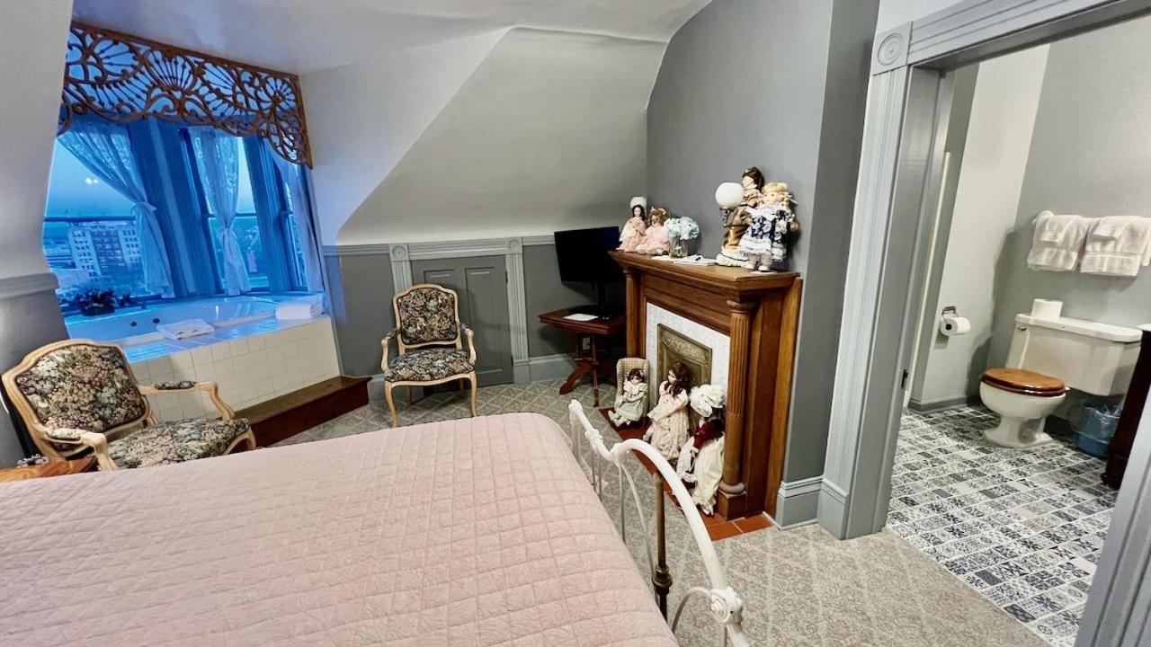The Hancock House Bed & Breakfast Inn Dubuque Extérieur photo