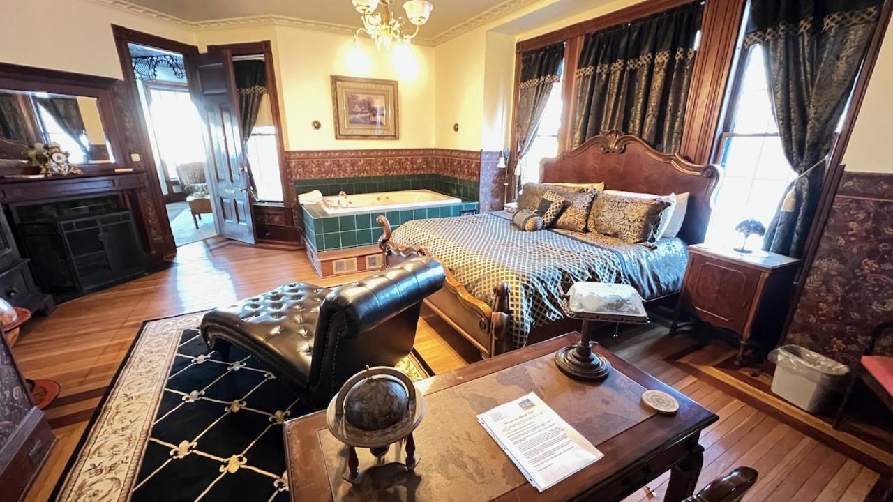 The Hancock House Bed & Breakfast Inn Dubuque Extérieur photo