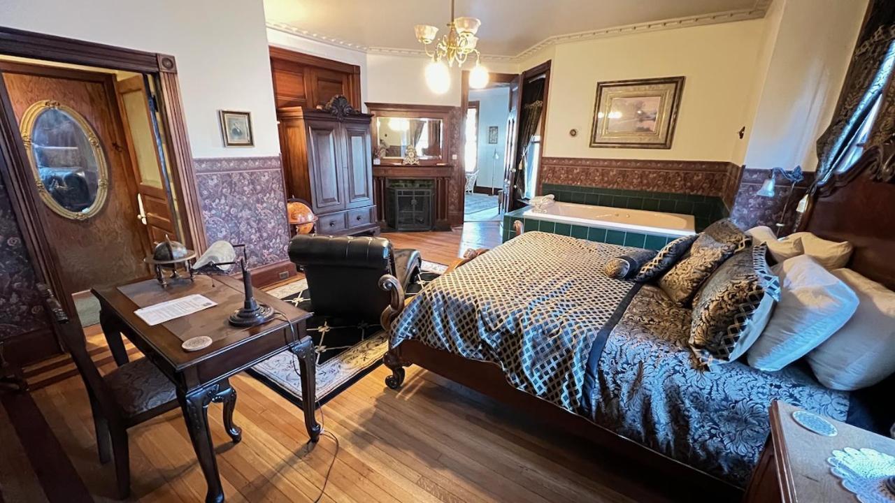 The Hancock House Bed & Breakfast Inn Dubuque Extérieur photo