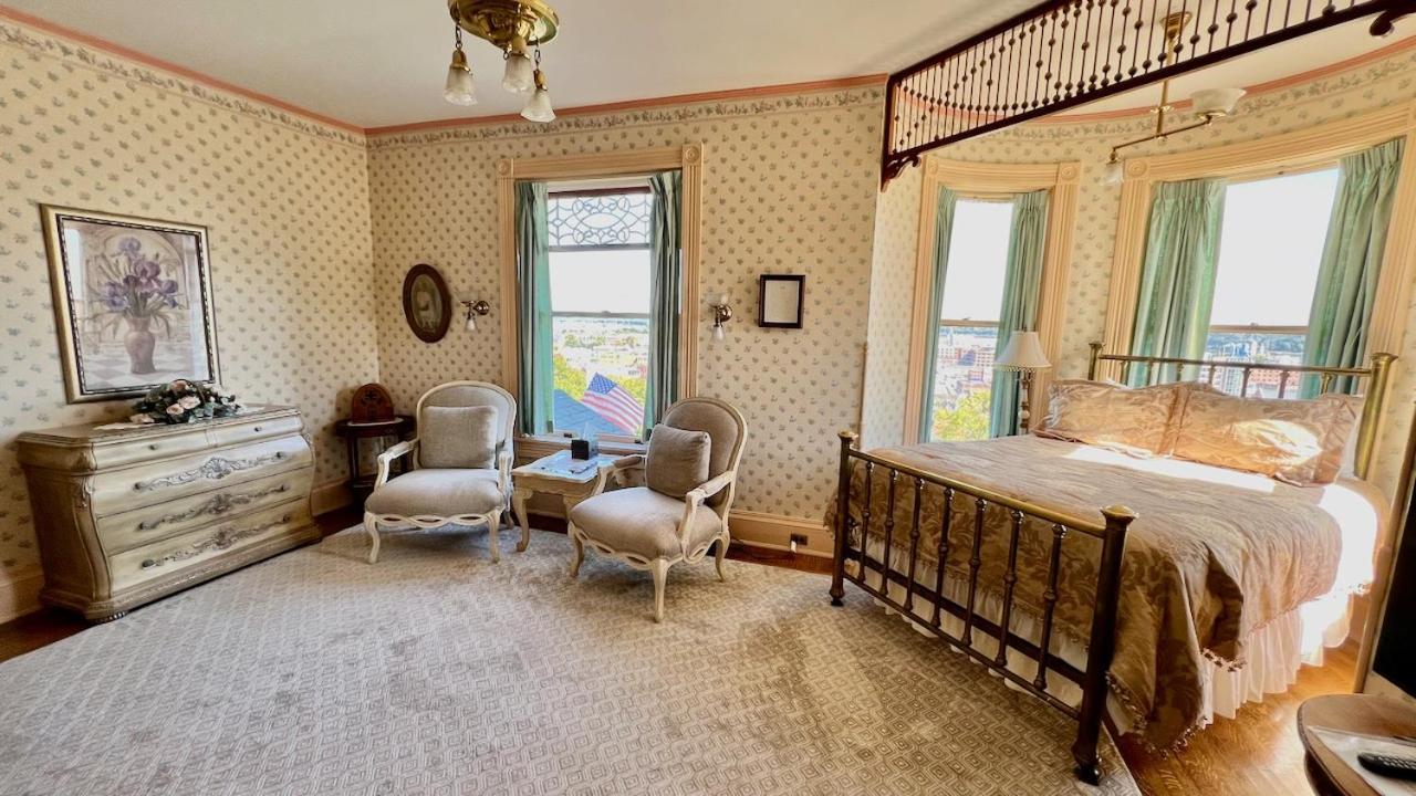 The Hancock House Bed & Breakfast Inn Dubuque Extérieur photo