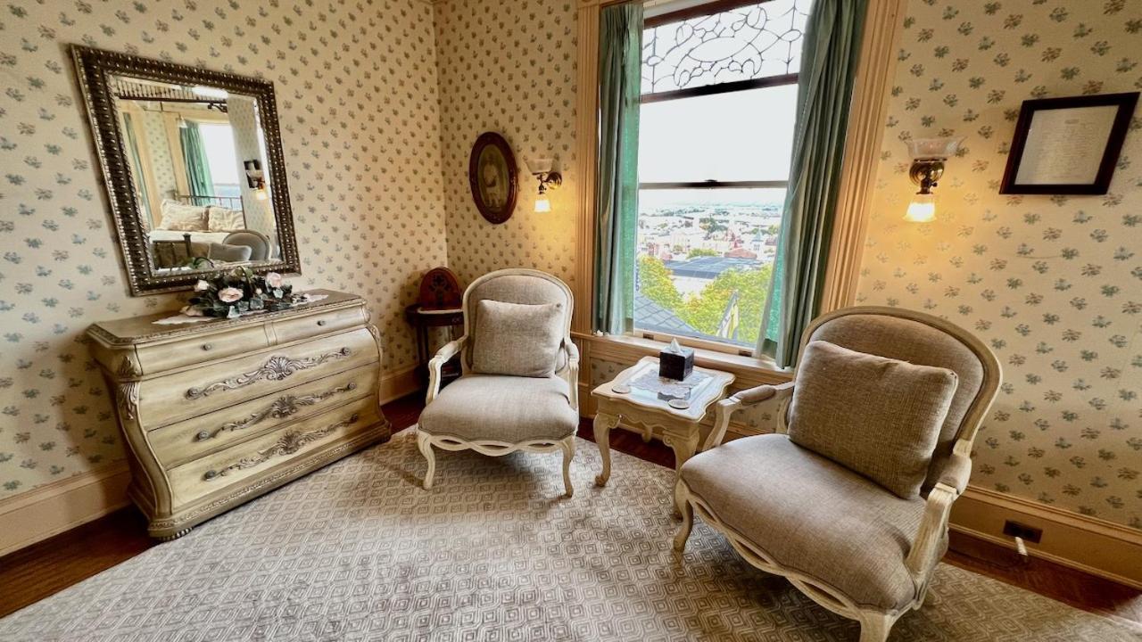 The Hancock House Bed & Breakfast Inn Dubuque Extérieur photo